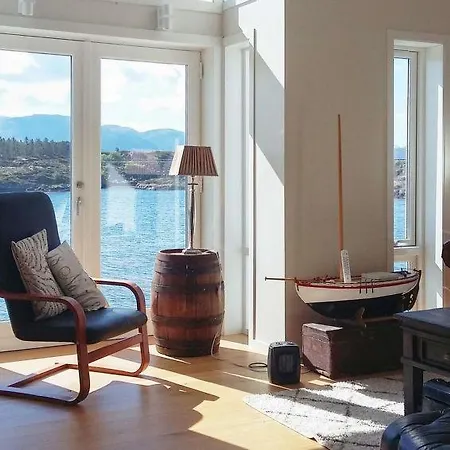 Sleeps 8 Wifi Holiday home *